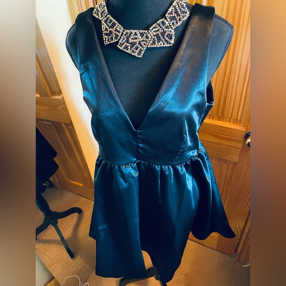 Black satin plunge prom midi dress - Picture 2 of 4